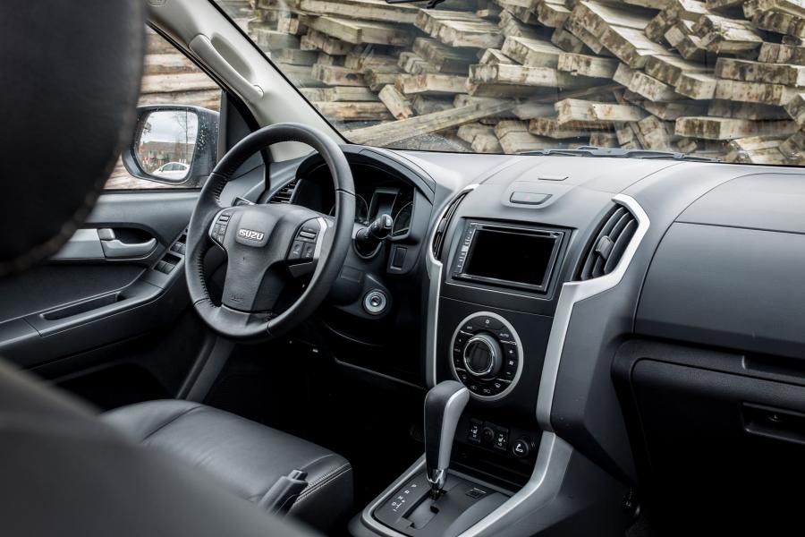  Isuzu D-Max Katana 2015 года  (фото 5 из 15)